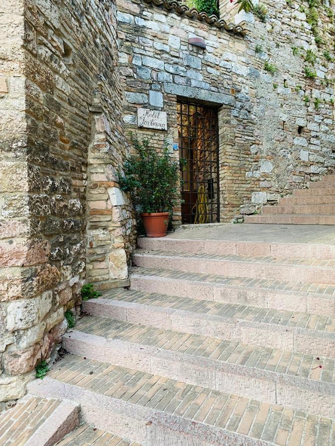 Hotel La Fortezza Ассизи Экстерьер фото