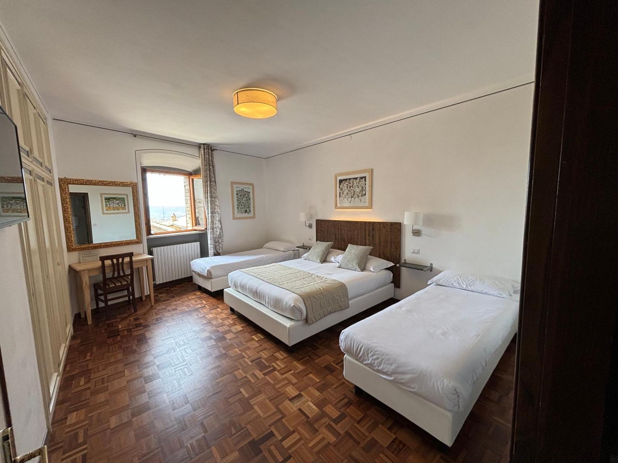 Hotel La Fortezza Ассизи Экстерьер фото