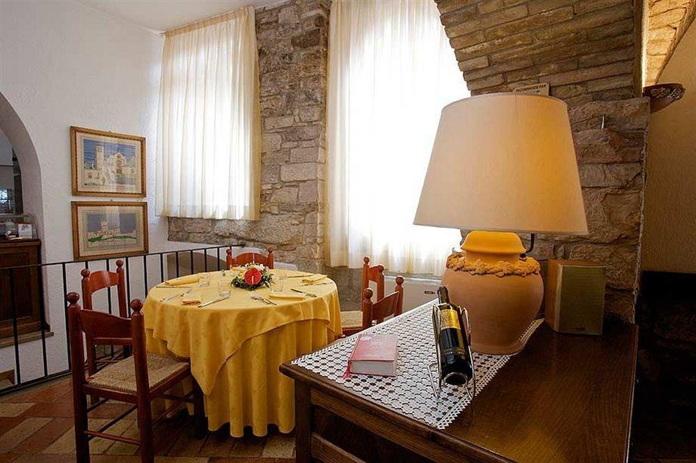 Hotel La Fortezza Ассизи Экстерьер фото
